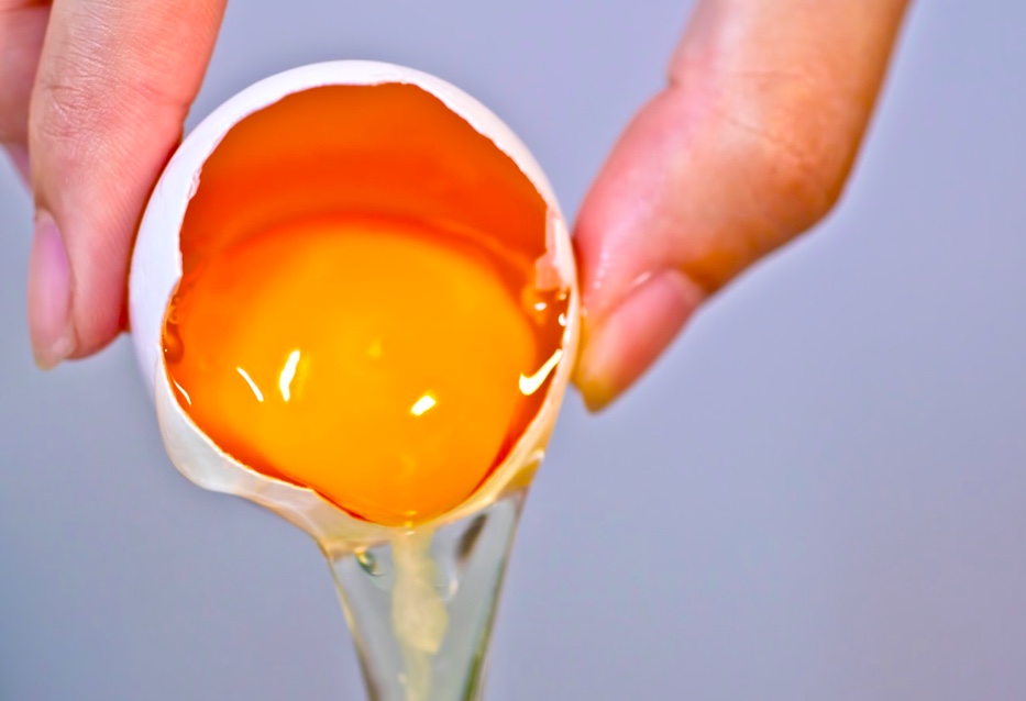Why do people eat eggs raw in Japan?